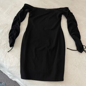 GUESS Off Shoulder Mini Dress 🖤